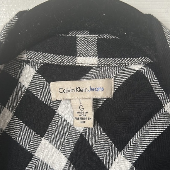 BUNDLE 3/$12 Calvin Klein Jeans Plaid Shirt - Picture 4 of 6